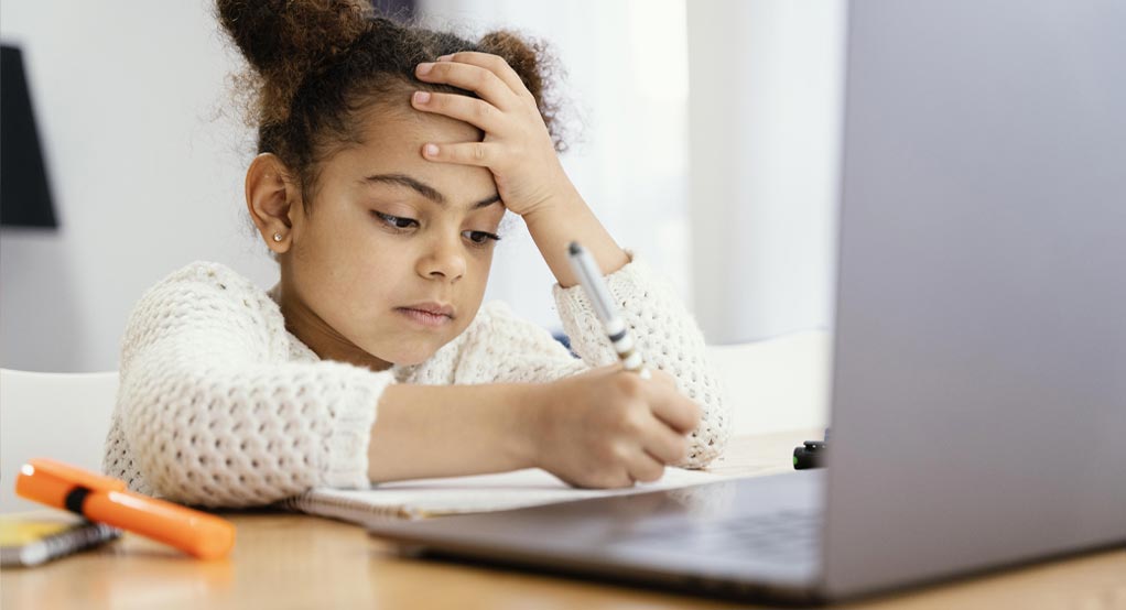 مشکل تمرکز در کلاس آنلاین کودک